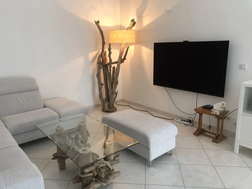 Table basse et lampadaire