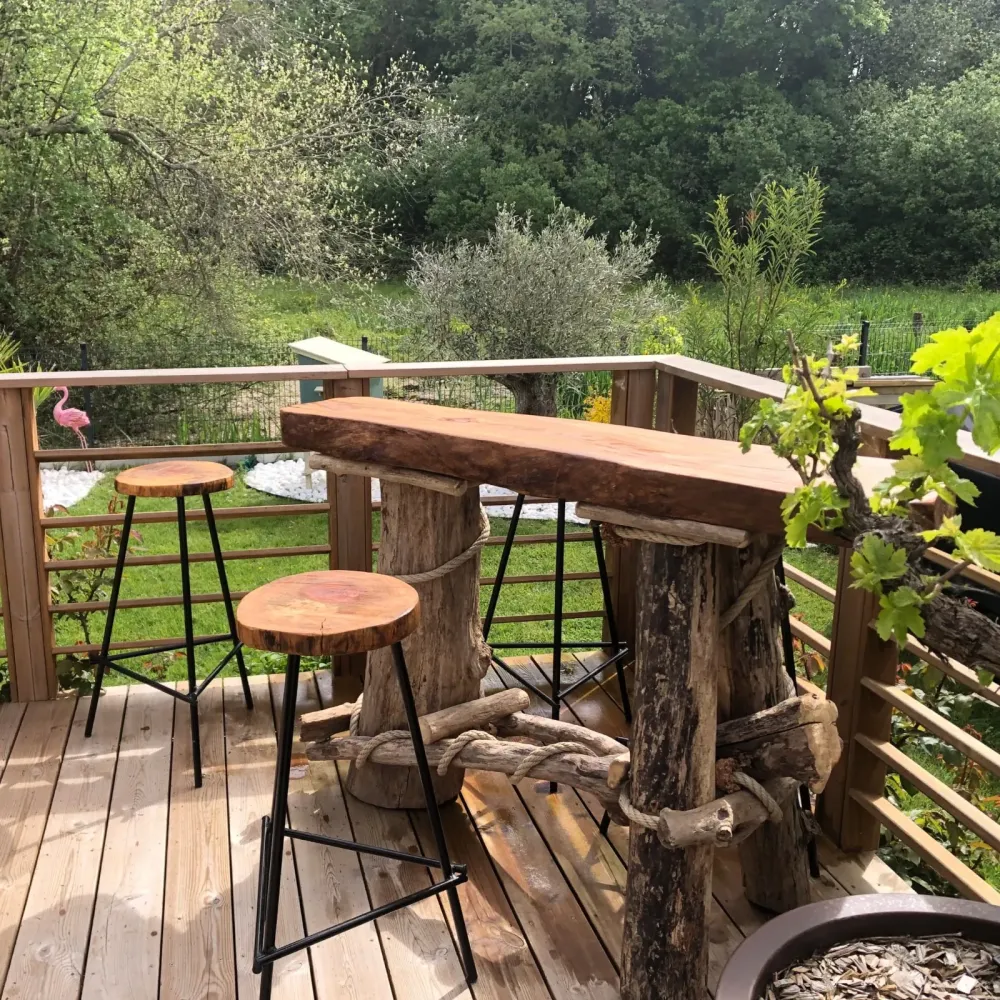 Bar et ses tabourets